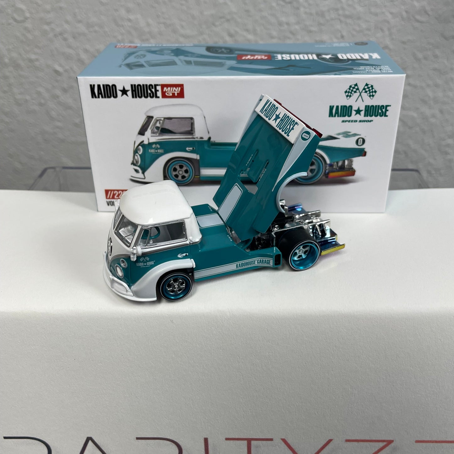 Kaidohouse 1:64 VW T1 Kaido Works V1 - Turquoise/White