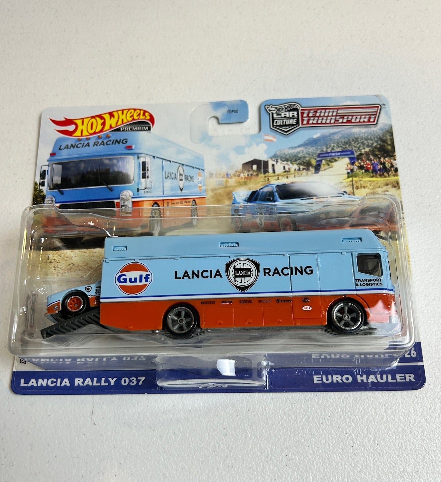 Hot Wheels 1:64 Team Transport #26 Lancia Rally 037 & Euro Hauler