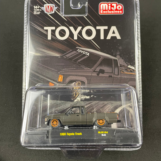M2 1:64 Mijo 1985 Toyota Truck Custom Lowered
