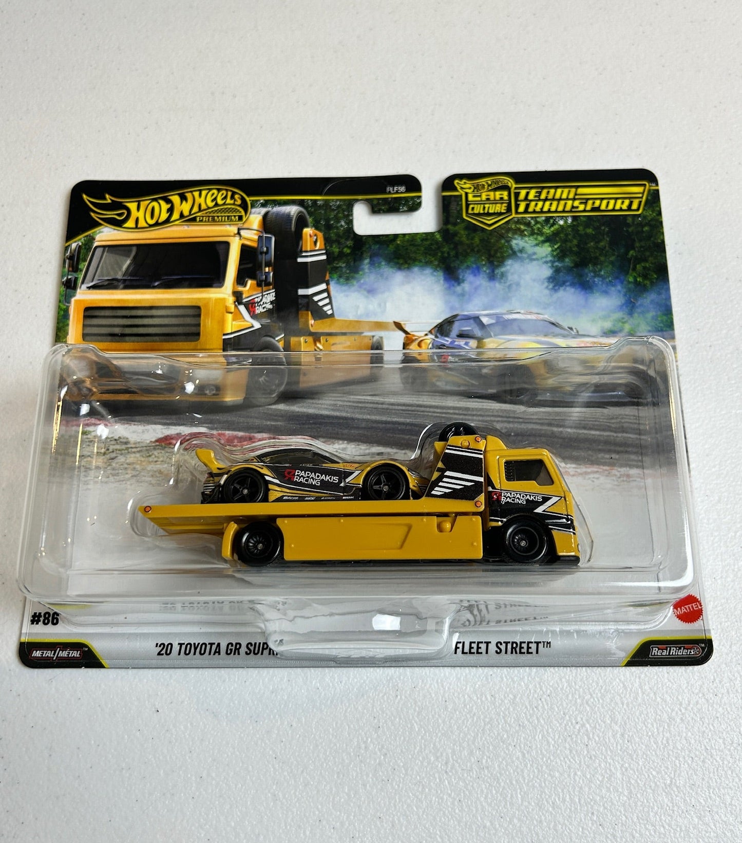 Hot Wheels 1:64 Team Transport #86 '20 Toyota GR Supra & Fleet Street